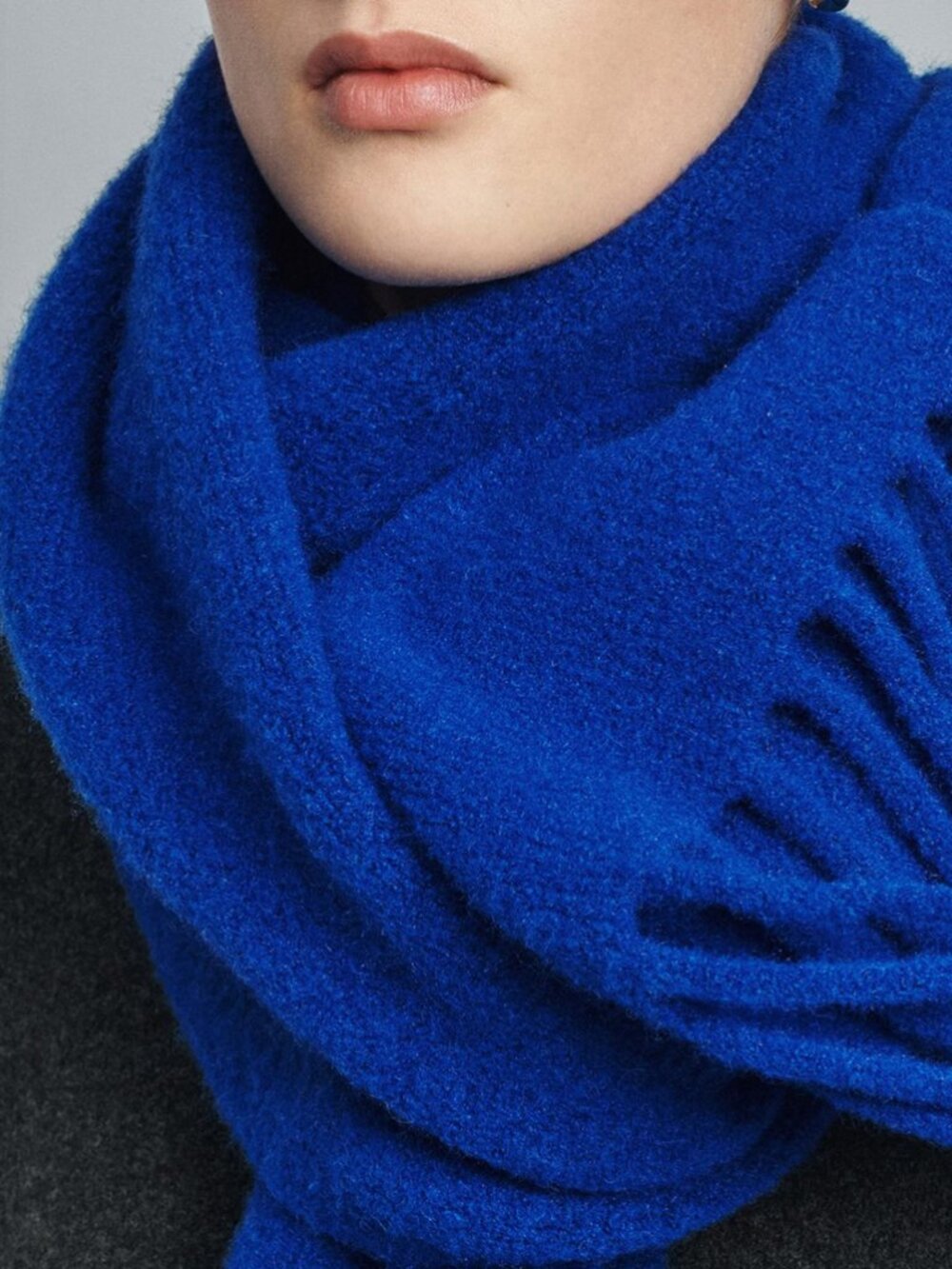 Blue Chunky Fringe Knit Scarf